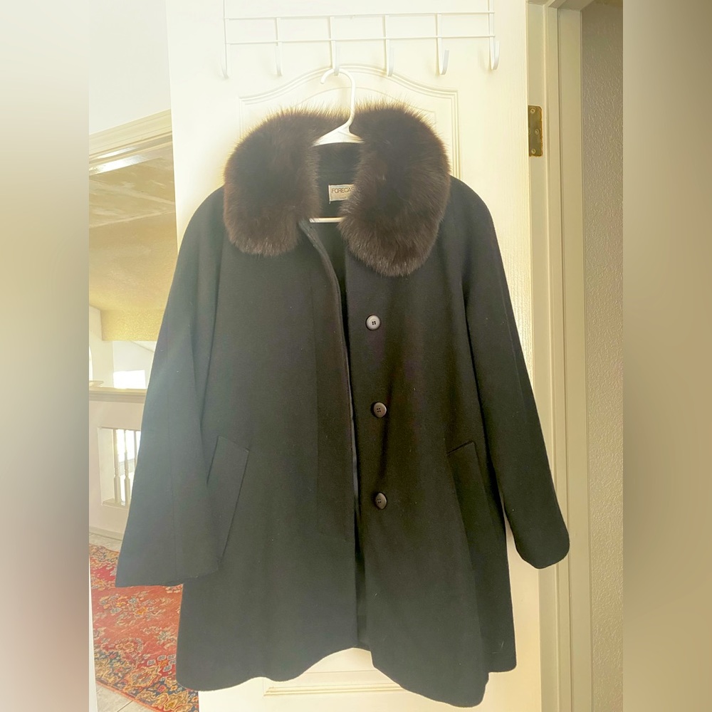 Forecaster from Boston coat with fur collar size 6 💯 wool